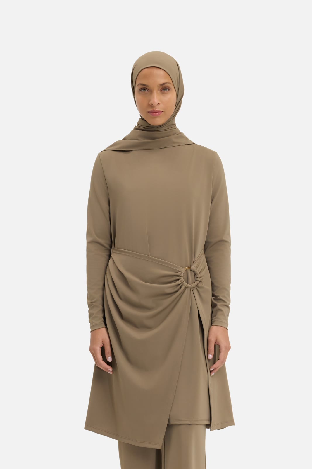 Merrachi: modest tailoring in the house palette